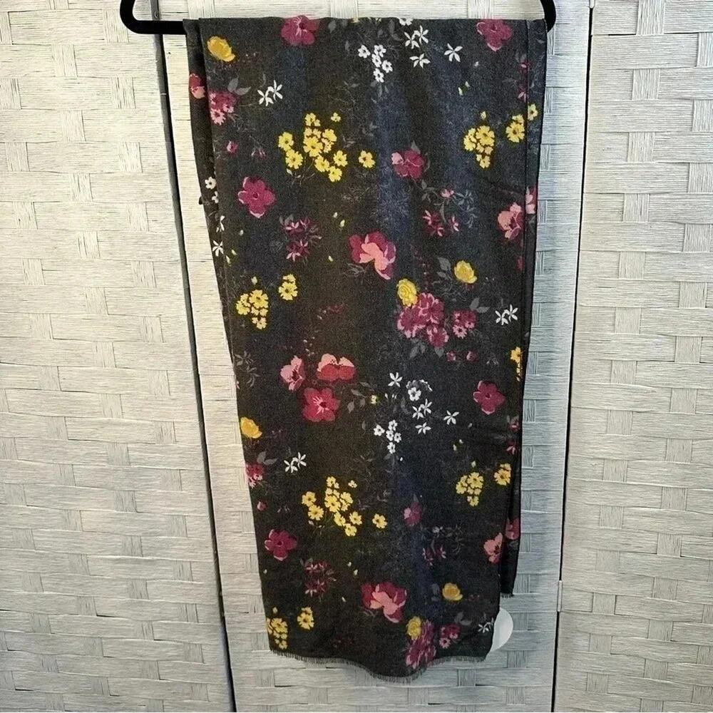 Studio scarf floral gray‎ with pink and yellow flowers 85”-26” NWT